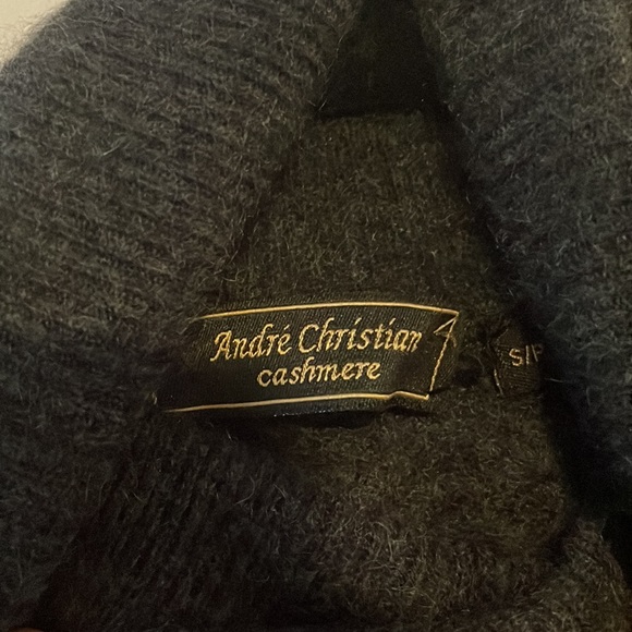 Andre Christian Cashmere Turtle Neck. - Picture 2 of 3